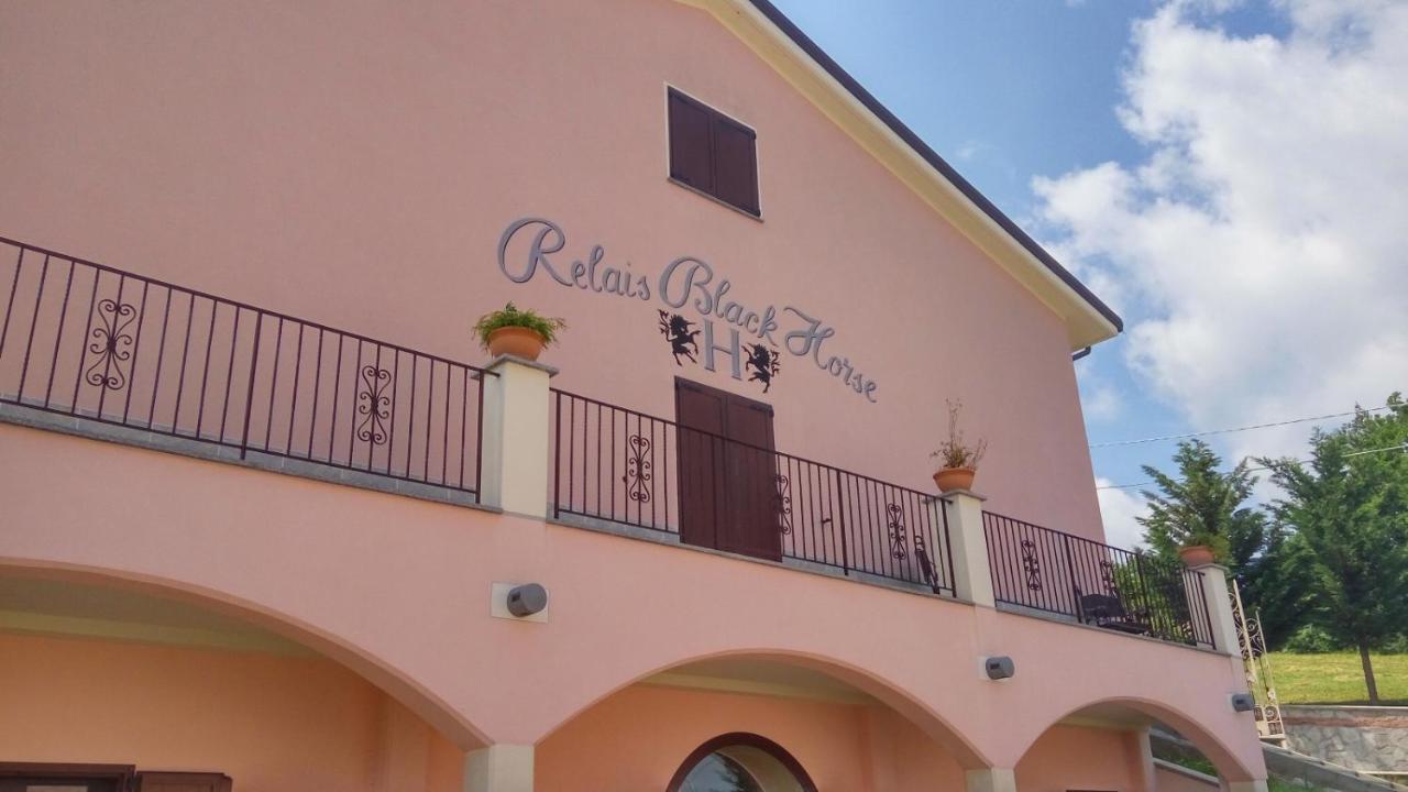 Relais Black Horse Millesimo Eksteriør billede