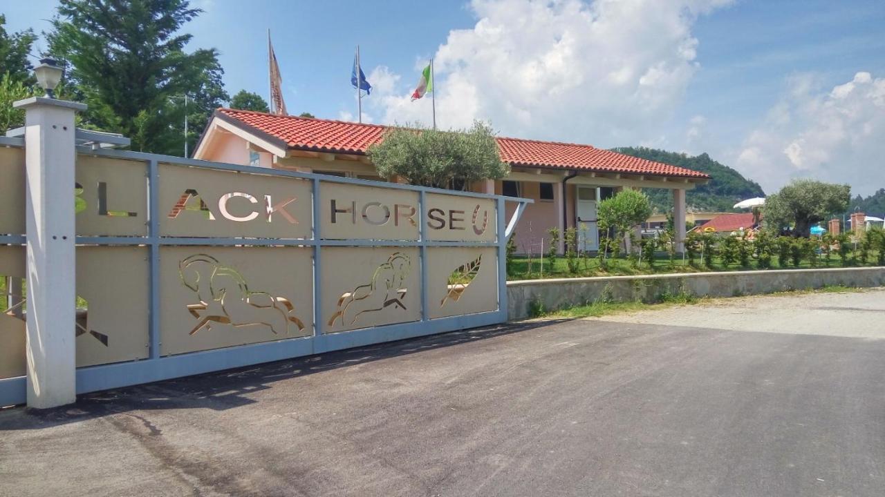 Relais Black Horse Millesimo Eksteriør billede